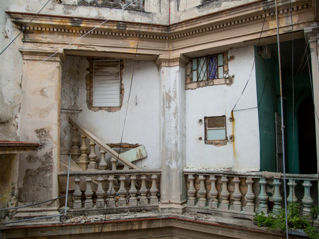 5. CASA AUTOCONSTRUIDA EN ESCALERA DE CARACOL