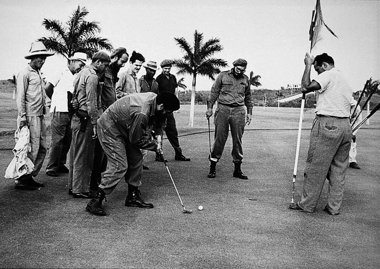 Fidel Castro and Che Guevara play golf, January 1961