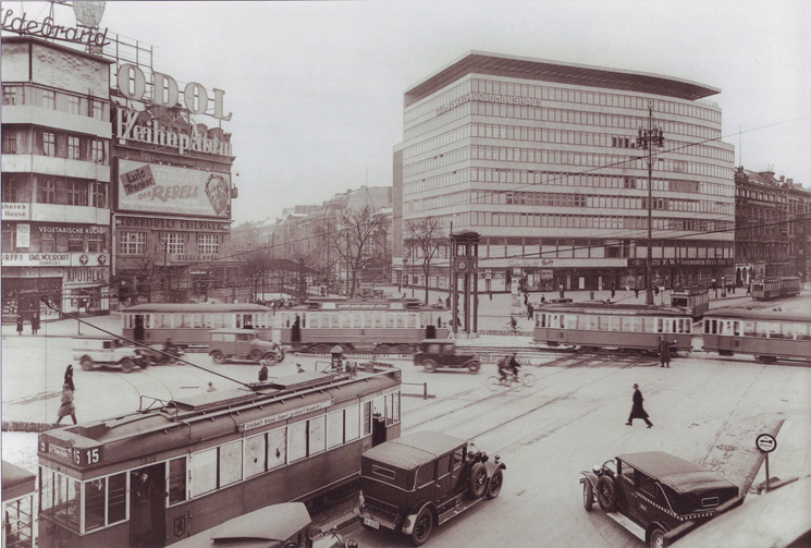 Potsdamer_Platz_mit_Columbushaus,_1932