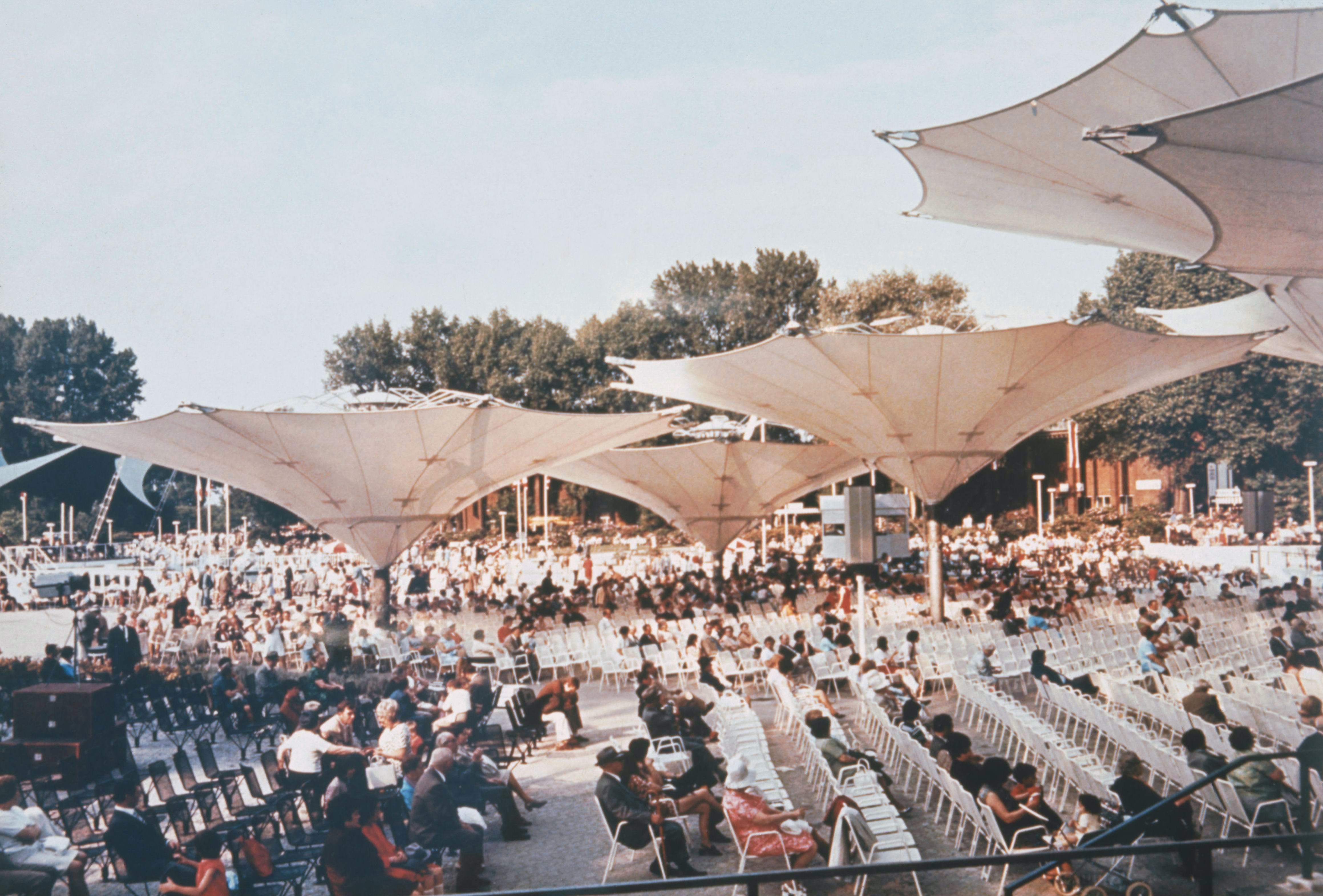 Frei-Otto-Large-Umbrellas-at-the-Federal-Garden-01