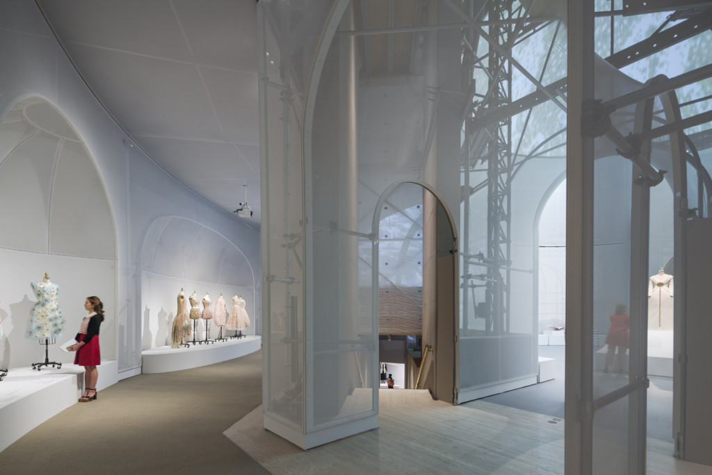 Manus x Machina, Fashion in an Age of Technology, Exhibit at the Met: New York NY, Architect: OMA