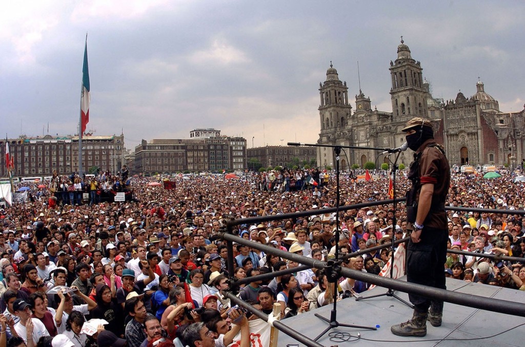 1388495346-1200-x-795px-SubMarco-en-el-Zocalo-lower