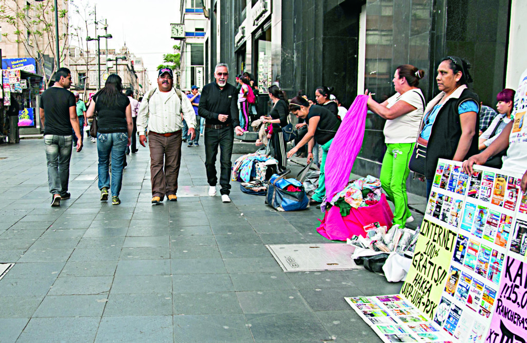 05ambulantes 12 de abril del 2015 ciudad foto patricia juarez ambulantes en el centro ---------- 60 pc color a gn4 plis