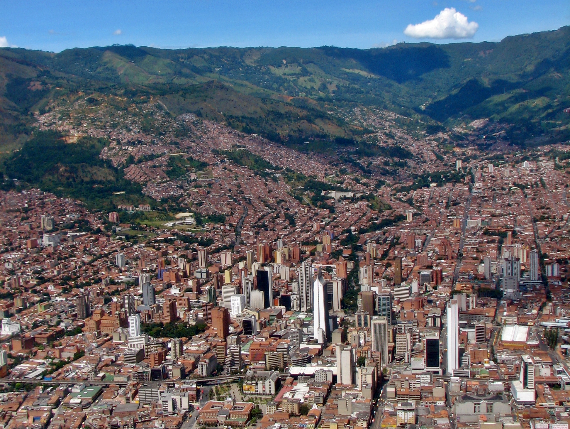 centro_de_medellin-colombia_cropped-1