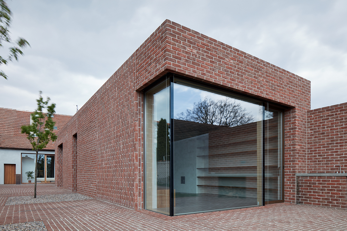 Una pequeña casa de ladrillo | Arquine